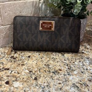 Michael kors wallet